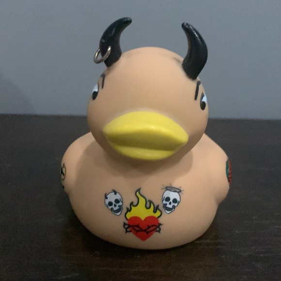 A collection of rubber ducks. - Picture 5 of 8